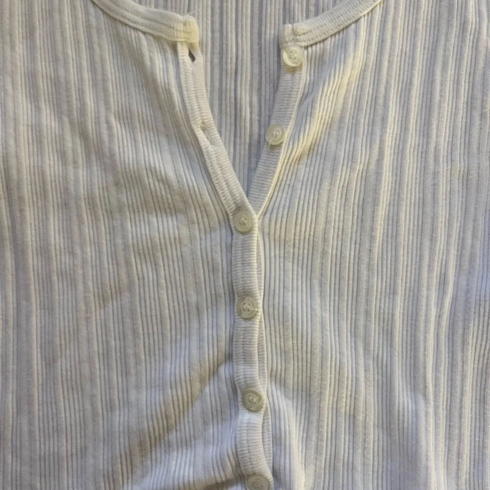 White Button-Up Ribbed Top - Picture 4 of 4